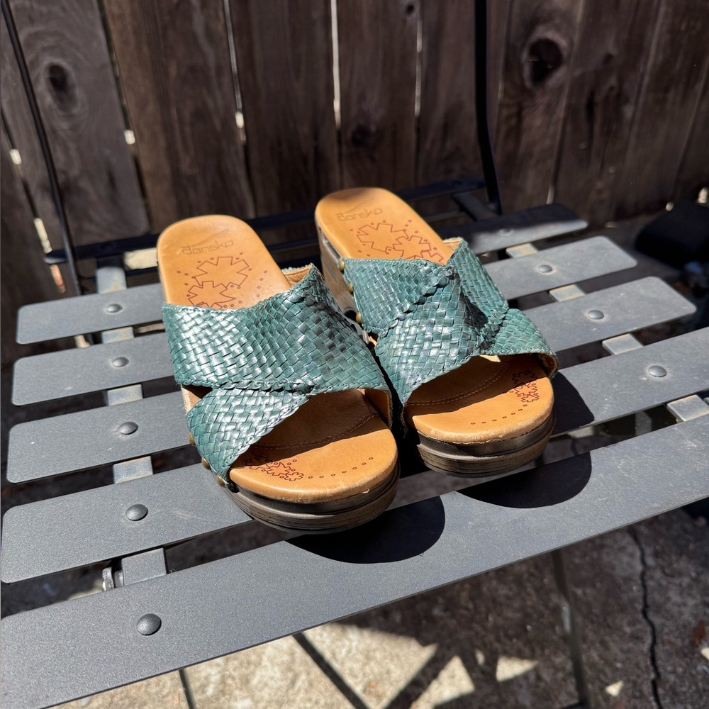 Dansko Mila Women’s Woven Leather Criss Cross Open Toed Block Heel Sandals Sz 37